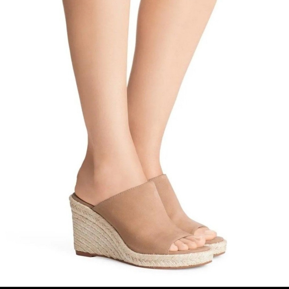 Stuart Weitzman Marabella Tan Suede  Peep toe Sandals SZ 8. Great Condition